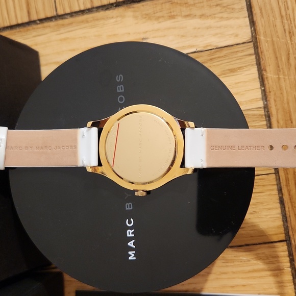 Authentic Marc by Marc Jacobs watch - Picture 3 of 9